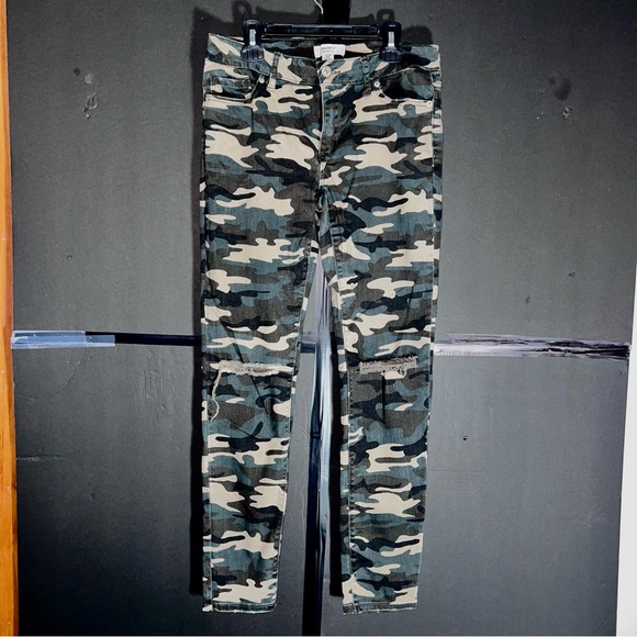 Forever 21 Women’s Skinny Jeans Sz-27 Camo Camouflage Distressed Denim - Picture 7 of 8